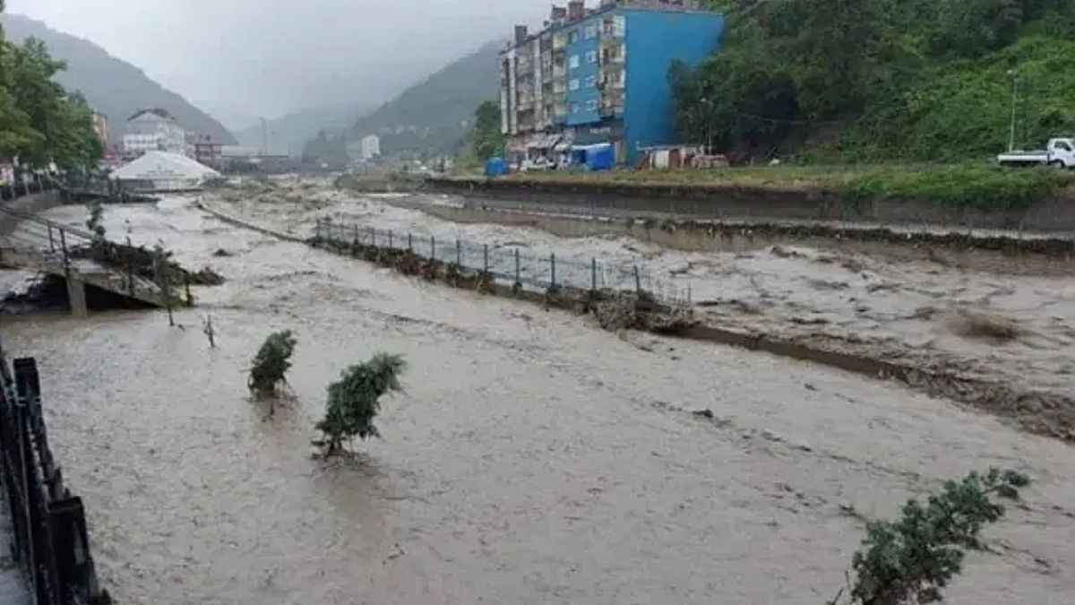 AFAD'dan uyarı: 5 ilde taşkın riski tehlikeli boyuta ulaştı