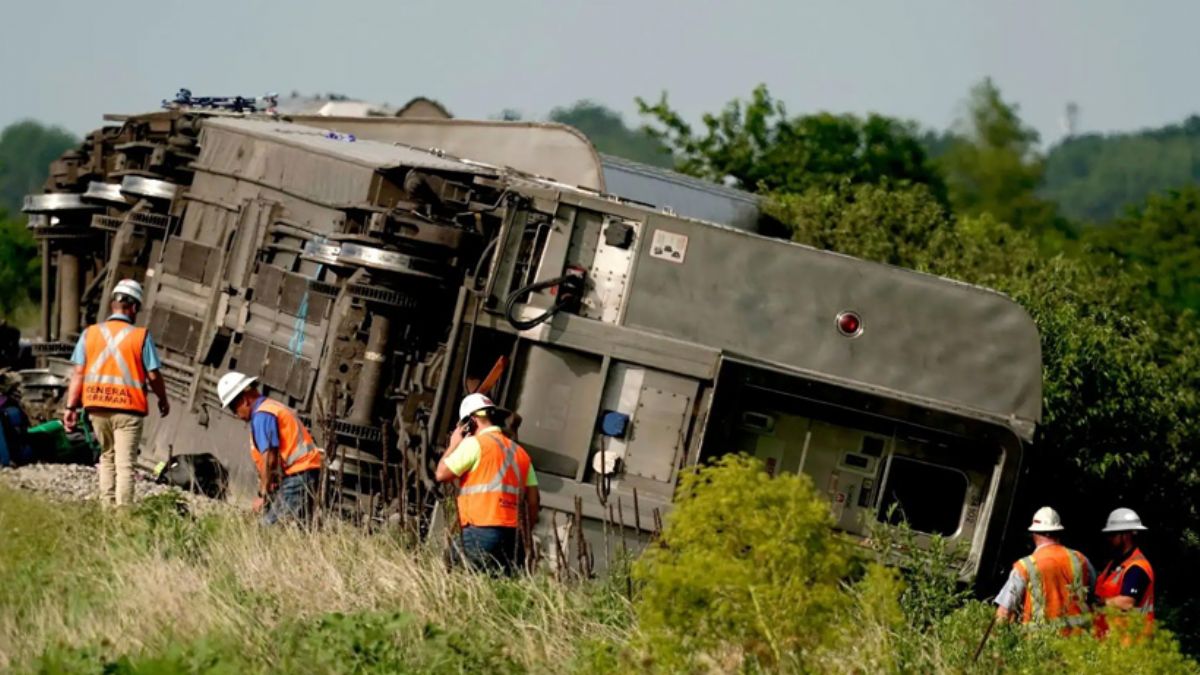 ABD'de tren raydan çıktı: Çok sayıda ölü ve yaralı var