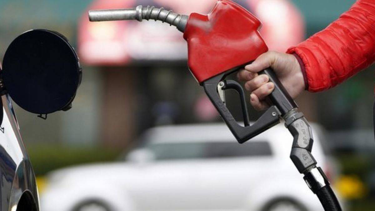 Akaryakıt fiyatlarına indirim mi yapıldı? Benzin ve motorine indirim mi geldi? Brent petrol varili ne kadar?