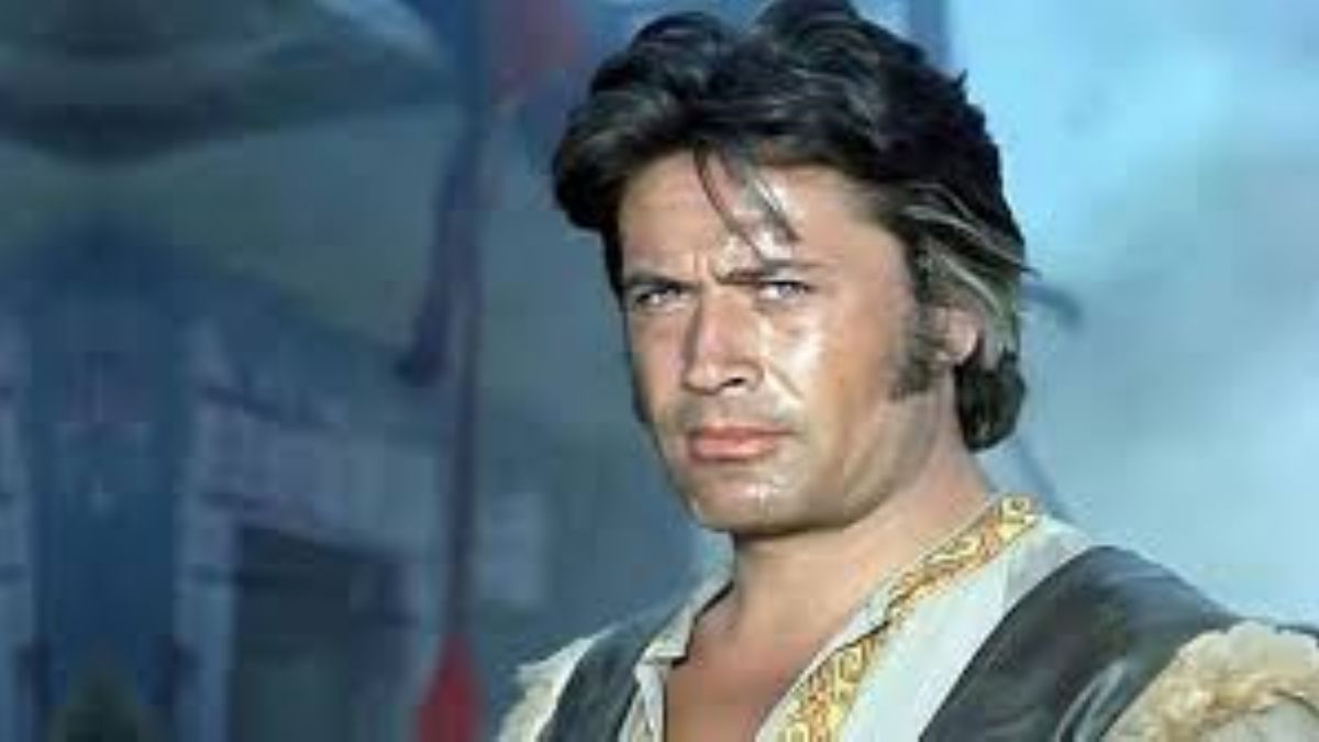 Cüneyt Arkın'ın hayatı | Cüneyt Arkın'ın eşi kim, kaç çocuğu var? Cüneyt Arkın meslek hayatı, oynadığı filmler