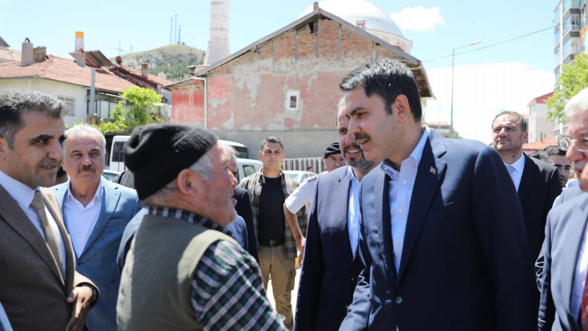 Bakan Kurum, Çankırı’nın Dodurga Beldesi’nde vatandaşlarla bir araya geldi