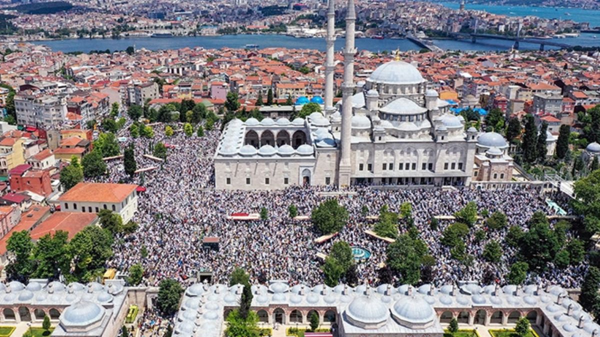 ''Bu büyüklükte bir cenazenin solcuların, Kemalistlerin psikolojilerini bozması normal''