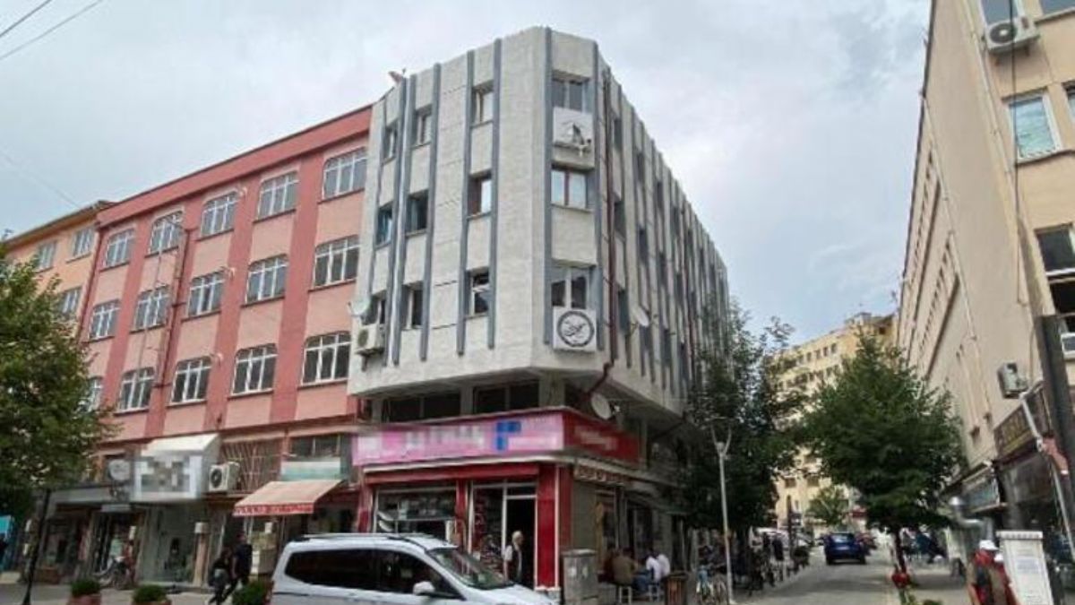 3’üncü kattan atılan kuaför Gökhan öldü