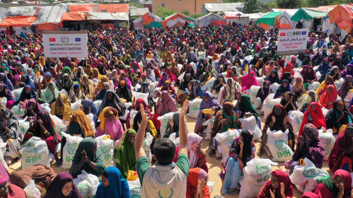 İHH Somali’de 10 bin 520 adet gıda kolisi dağıttı