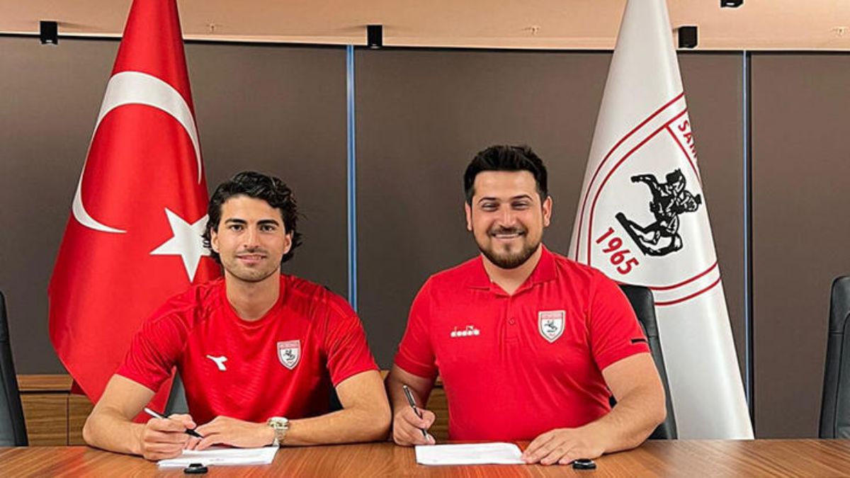Samsunspor, geçen sezonun gol kralı Ahmet ile sözleşme imzaladı