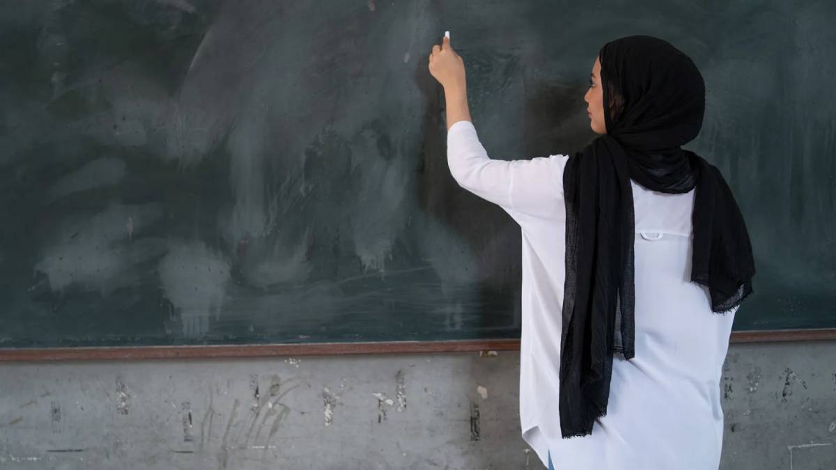 Öğretmen asgari ücret zammı kaç TL? Asgari ücrete zam ile öğretmen maaşı ne kadar artacak? 300-500 TL öğretmen maaşına ek zam mı yapıldı?