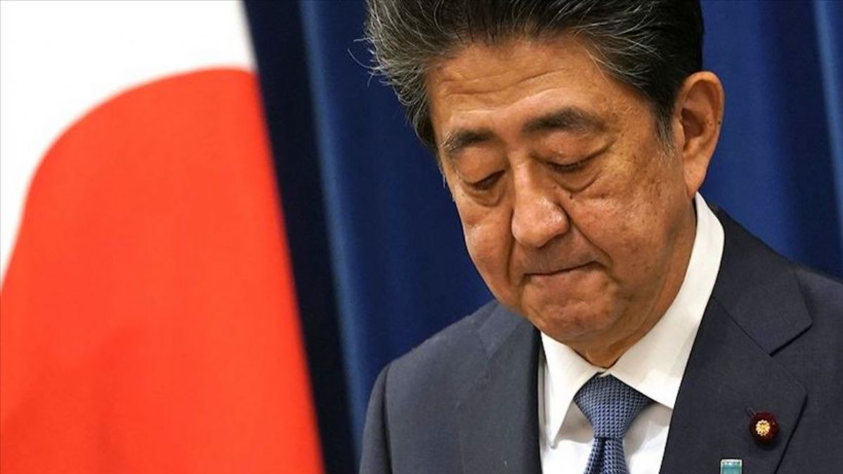 Silahlı saldırıya uğrayan Japonya eski Başbakanı hayatını kaybetti