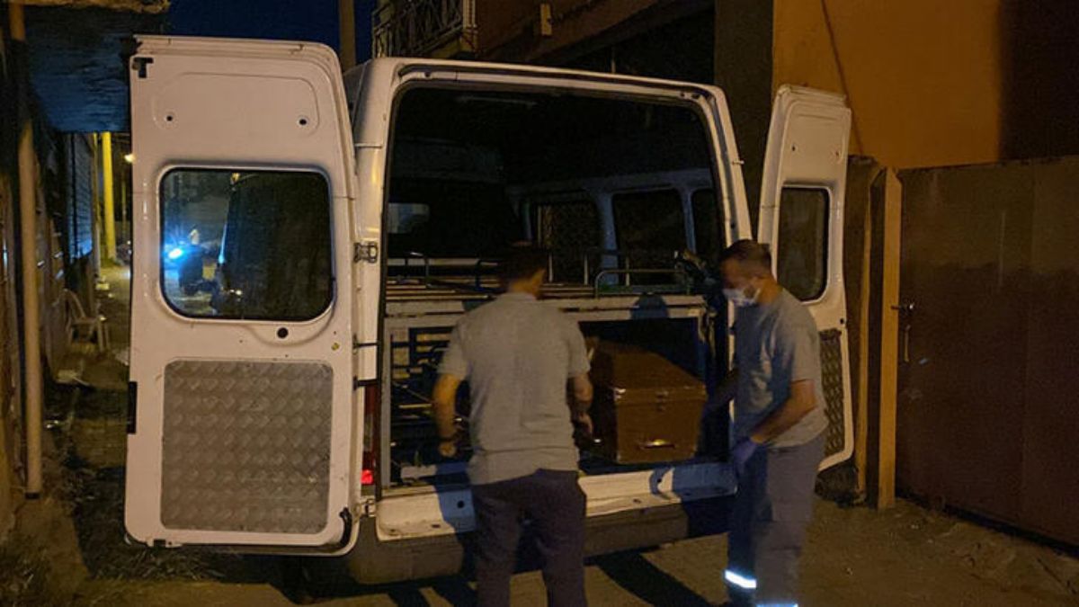 Evinde ölü bulundu