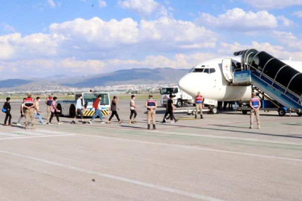 363 Afgan göçmen ülkelerine gönderildi