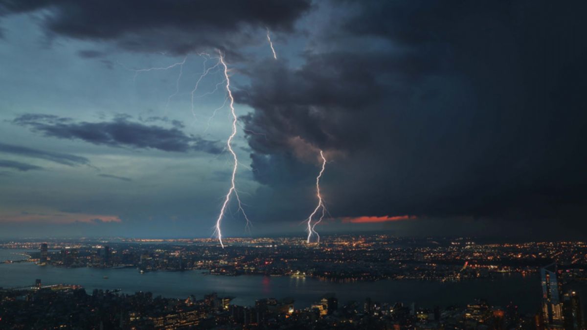 ''Uzun süre unutulmayacak bir gece'': İşte İstanbul'da sabaha kadar çakan şimşek sayısı