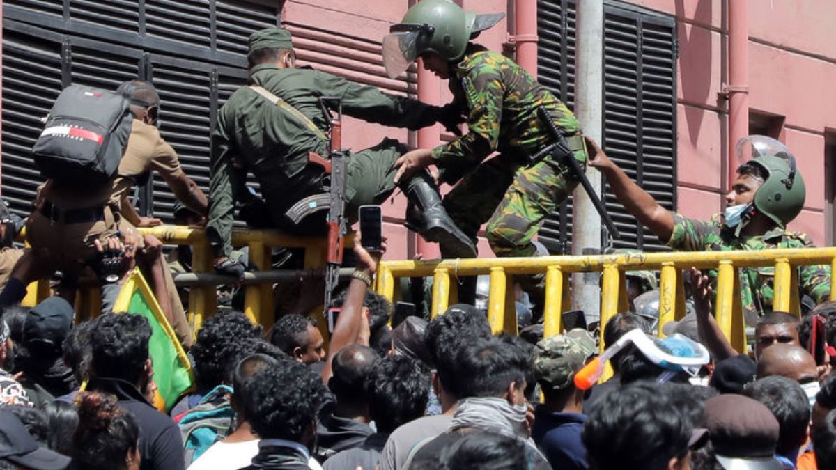 Sri Lanka ordusu ateş açıldığını kabul etti