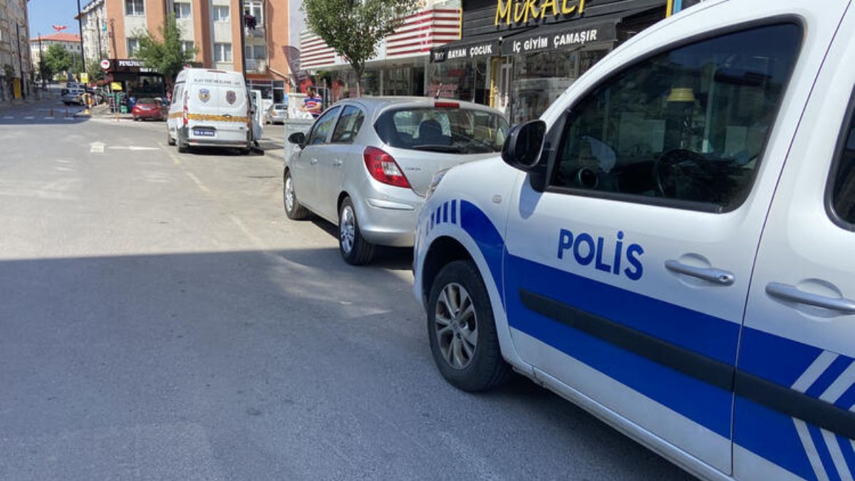 Bayram ziyareti için geldiği arkadaşının evinde ölü bulundu