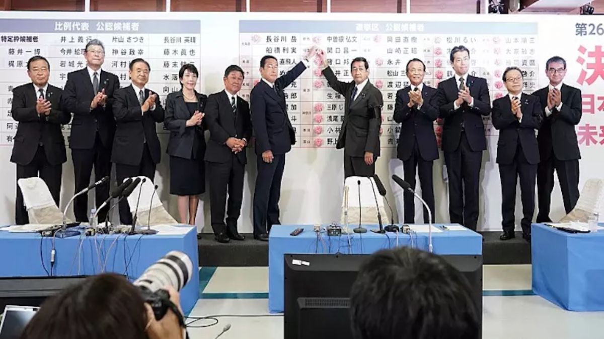 Japonya'da seçimleri Şinzo Abe'nin partisi kazandı