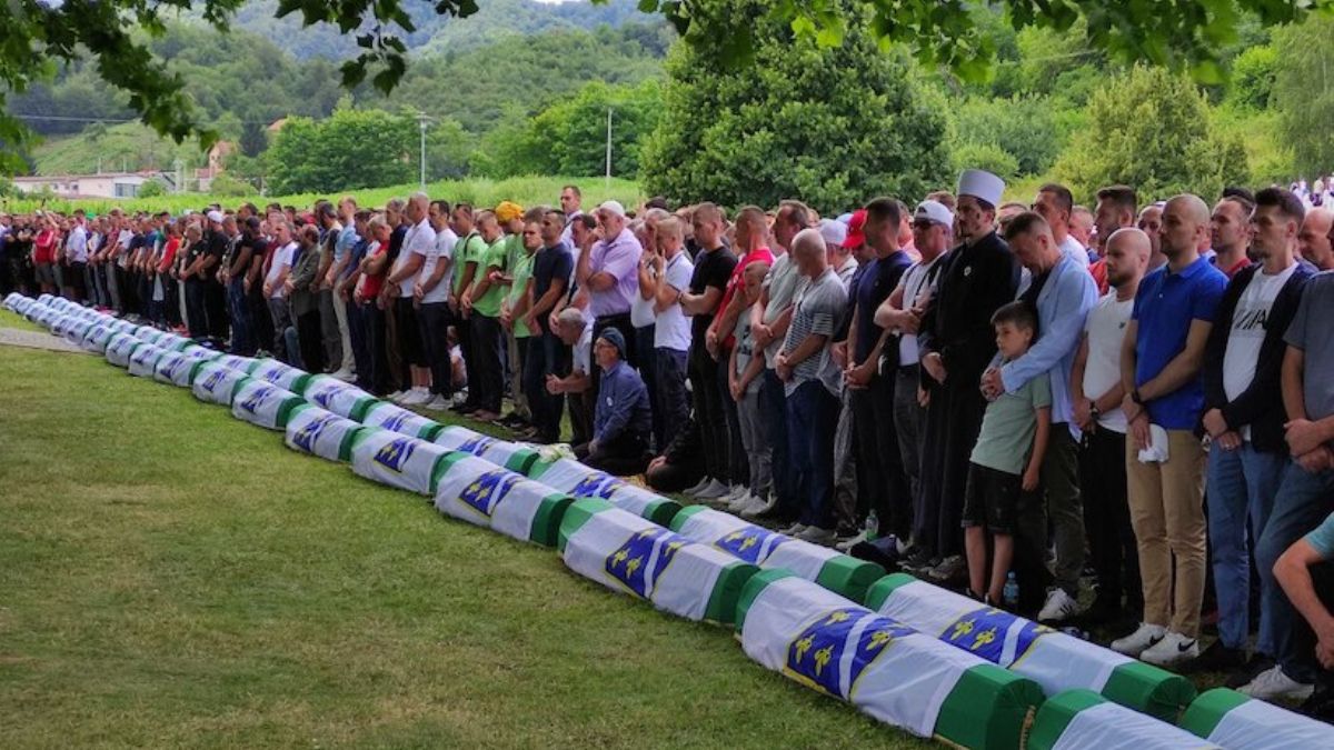 Srebrenitsa soykırımının 50 kurbanı daha toprağa verildi