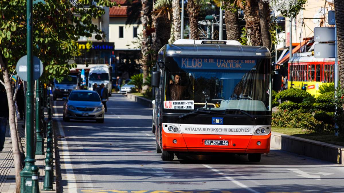 Antalya'da yarın (13 Temmuz) otobüsler bedava mı? Antalya'da bugün otobüs, metro, Antray ücretsiz mi paralı mı?