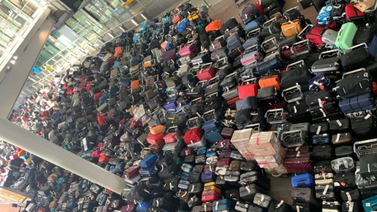 Londra'nın en büyük havalimanı uyardı: Bilet satmayın, zorlanıyoruz