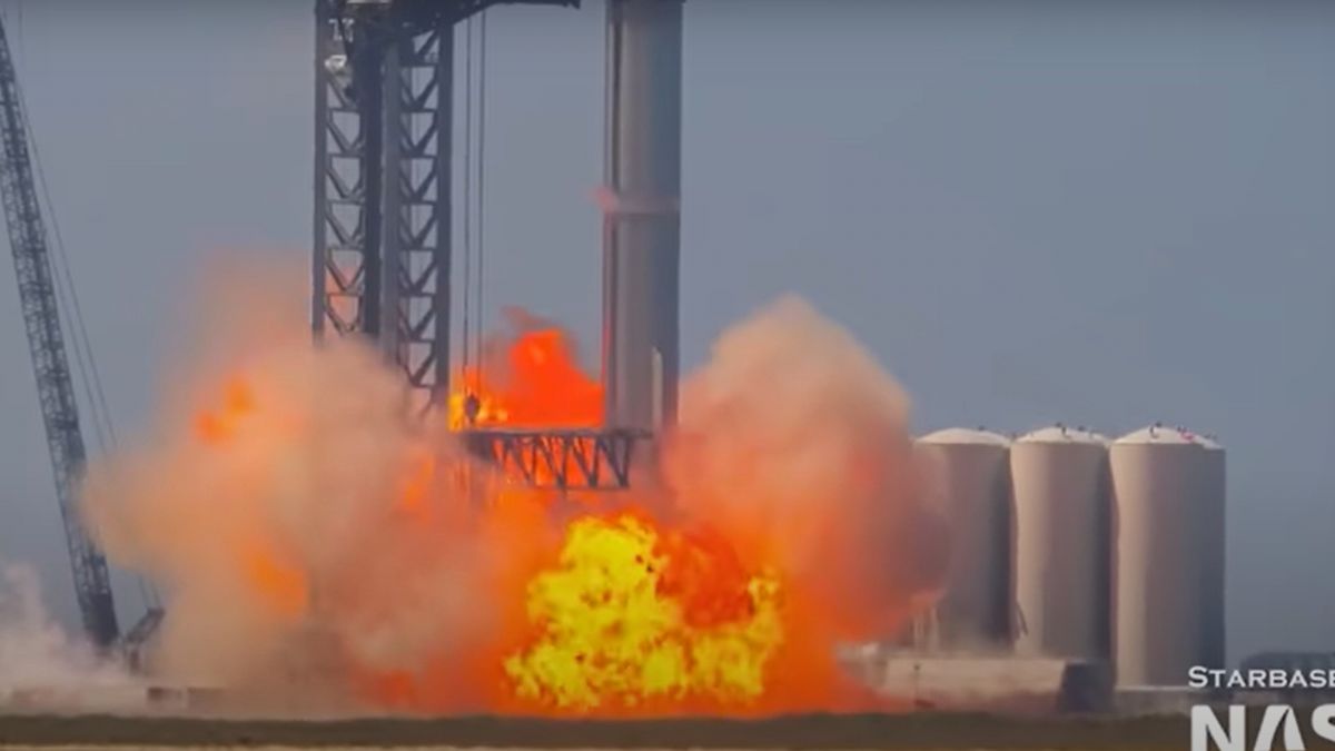 SpaceX'in roket testi böyle patladı!