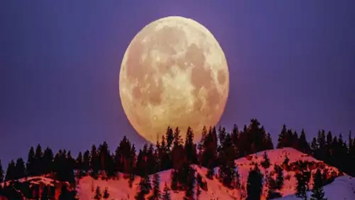 Bu gece gökyüzüne iyi bakın: 2022'nin en büyük dolunayı bugün görülecek!