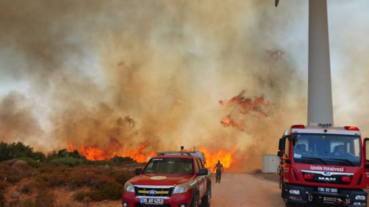 Çeşme'deki yangın kontrol altına alındı