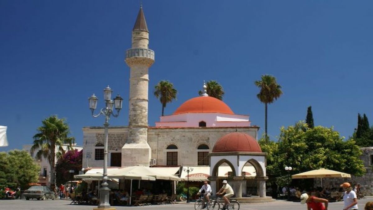 Yunanistan'dan İslam düşmanlığı!