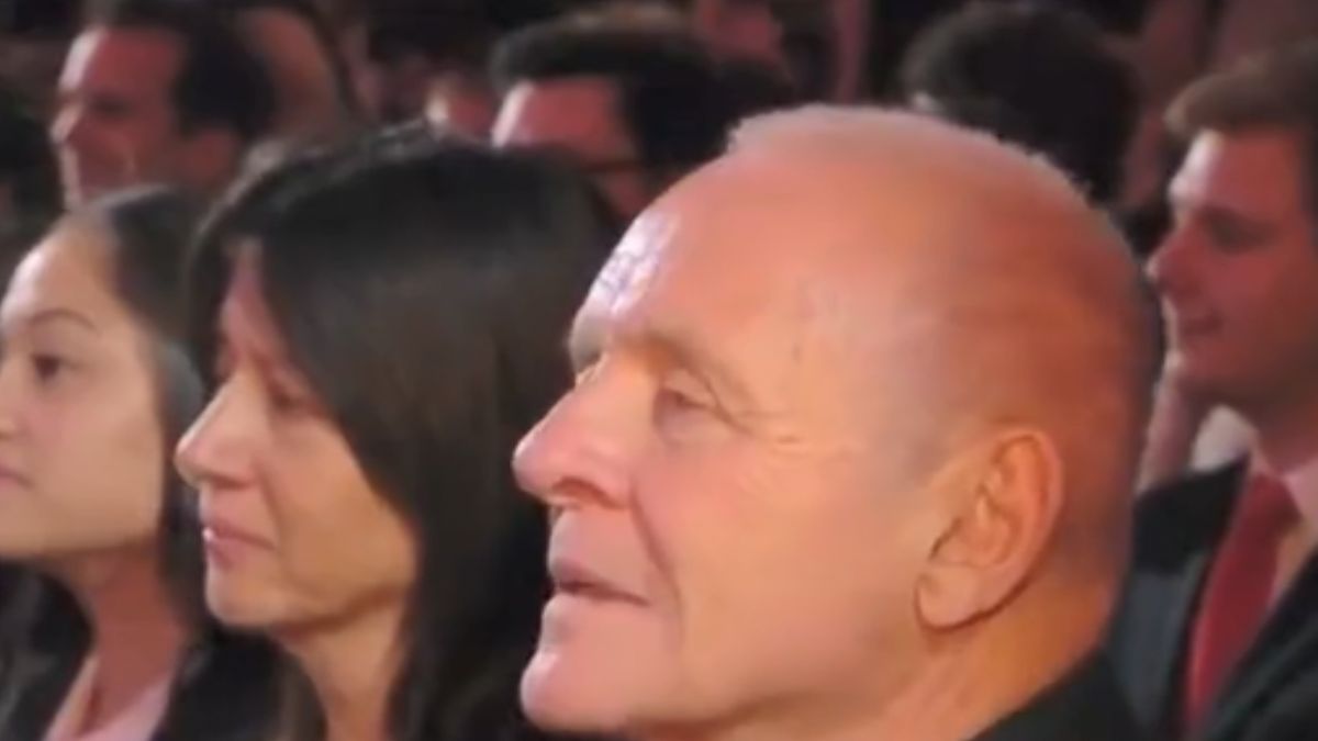 Ünlü aktör Hopkins'e 47 yıllık beste sürprizi