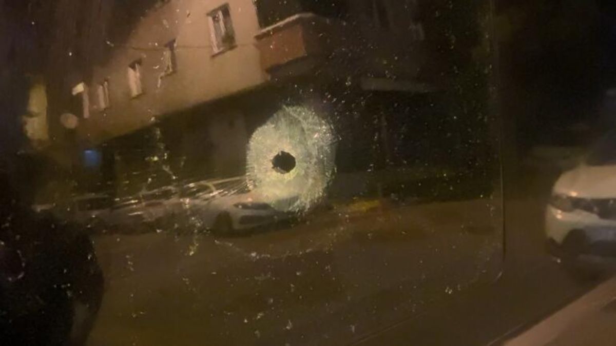 Bağcılar'da silahlı saldırı: 3 yaralı