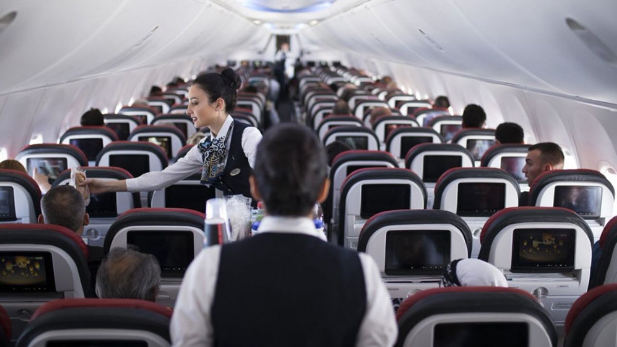 Kabin memurunun itirafları: Yolculara ''Uçakta bunları asla tüketmeyin'' uyarısı