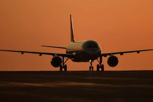 İtalya'da havacılık sektöründeki grev nedeniyle yüzlerce uçuş iptal edildi