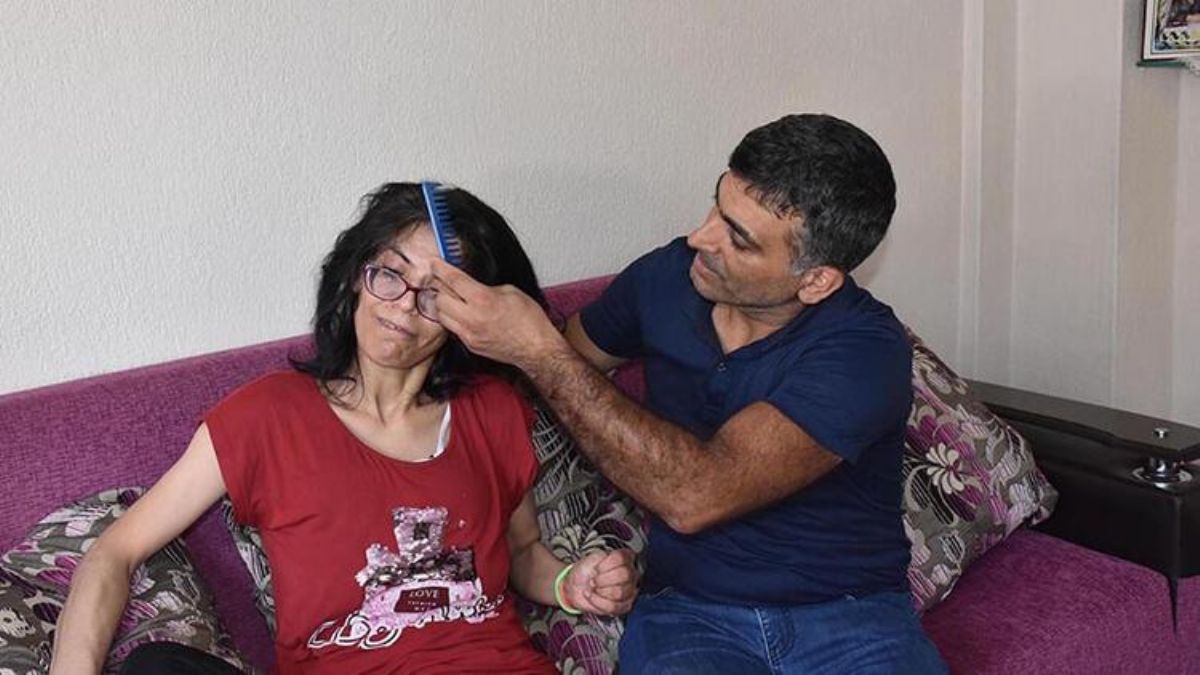 Huntington hastası eşine çocuk gibi bakıyor