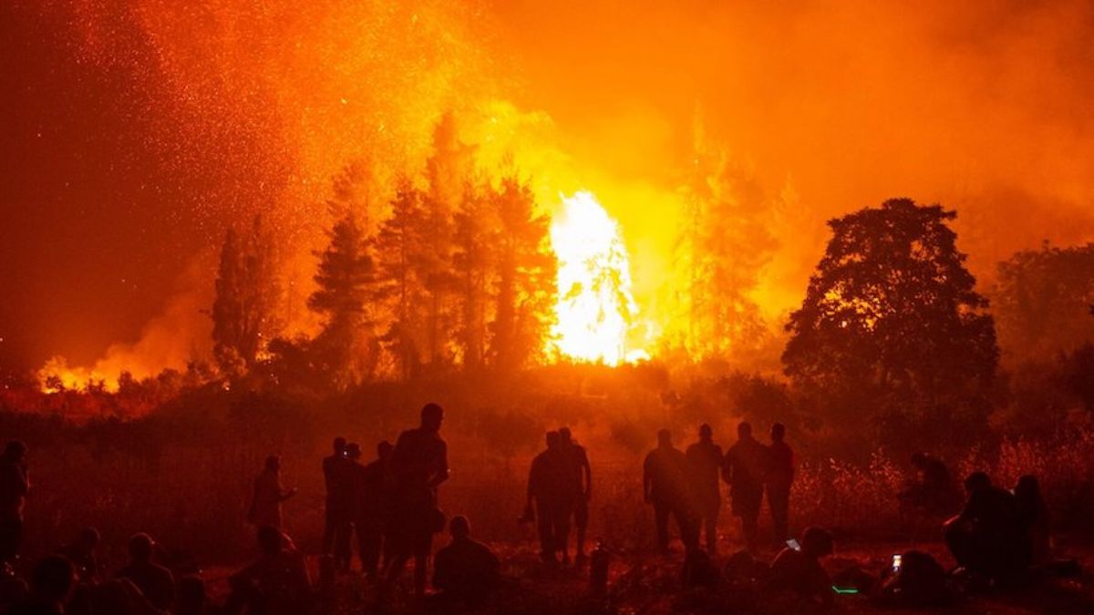 Yangın Atina kapılarına dayandı