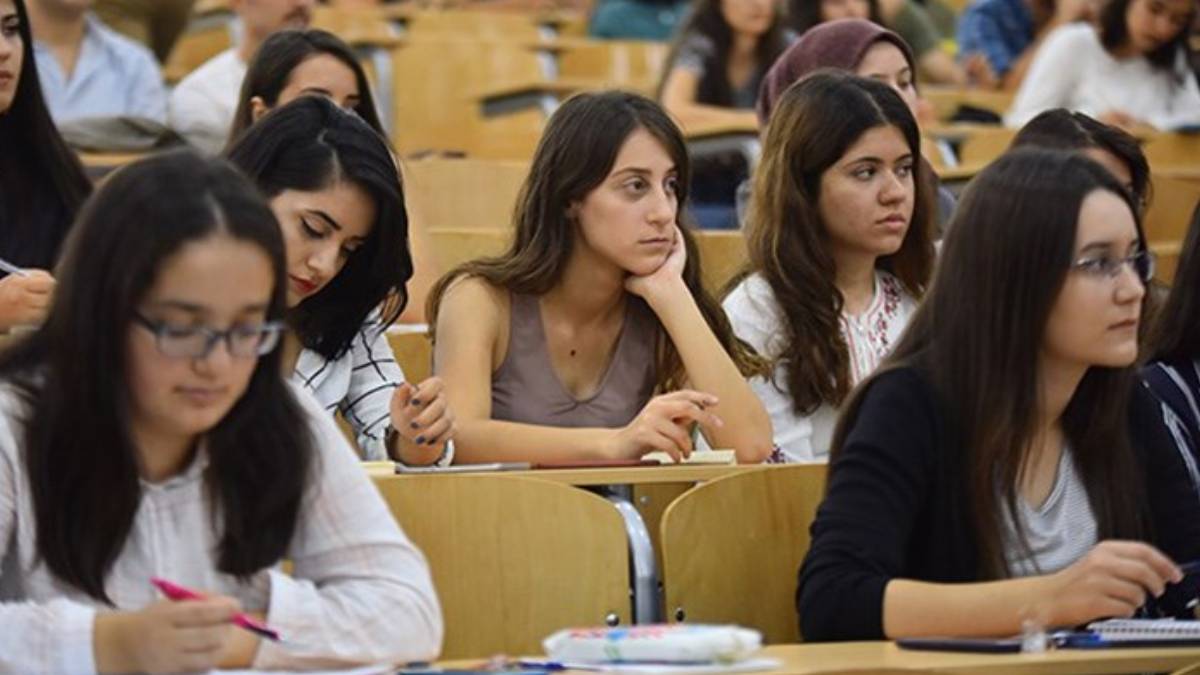 İkinci öğretimde üniversite harcı var mı? İkinci öğretimde devam zorunluluğu var mı? 2. öğretim bölümlerde dersler kaçta başlıyor?