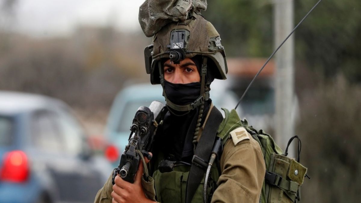 İsrail askerleri Batı Şeria'da eski milletvekilini gözaltına aldı