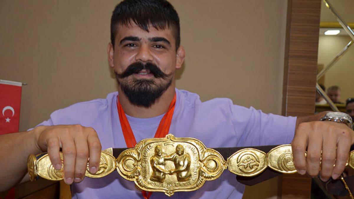 Başpehlivan Şimşek: Altın kemeri yastığımın içine sarıp yatıyorum