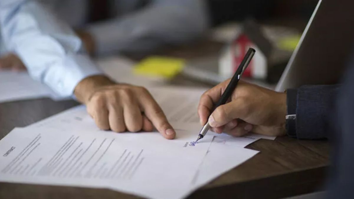 Doç. Dr. Yeniocak: Bunları bilmeden kira sözleşmesi imzalamayın