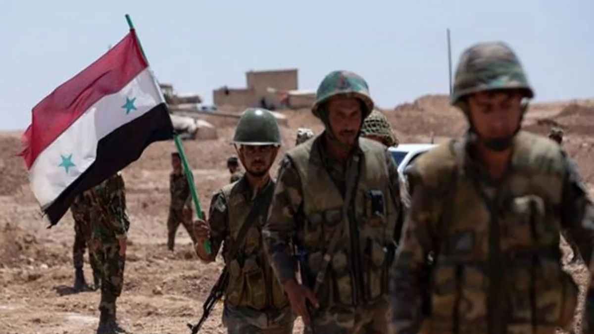 Esed rejiminin askerleri ellerinde bayraklarla PKK/YPG'ye destek için geldiler!