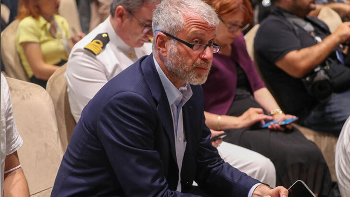 Abramovich de imza törenine geldi