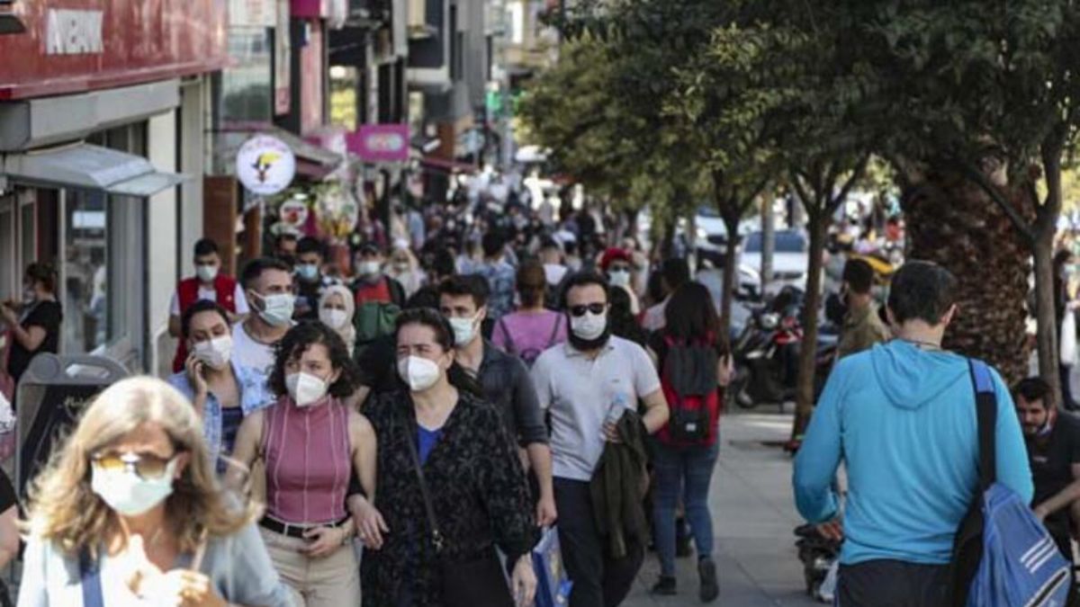 Zorunlu kapatma gündemde mi? Bilim Kurulu Üyesi Özlü duyurdu...