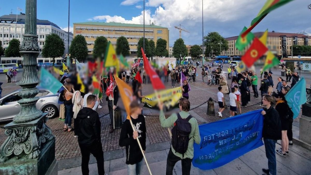İsveç sözünde durmuyor! PKK yandaşları yine gösteri düzenledi