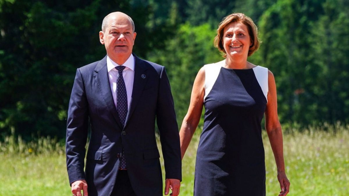 Almanya bu olayı konuşuyor! Scholz ve eşinin gizli belge ve notları çöpten çıktı