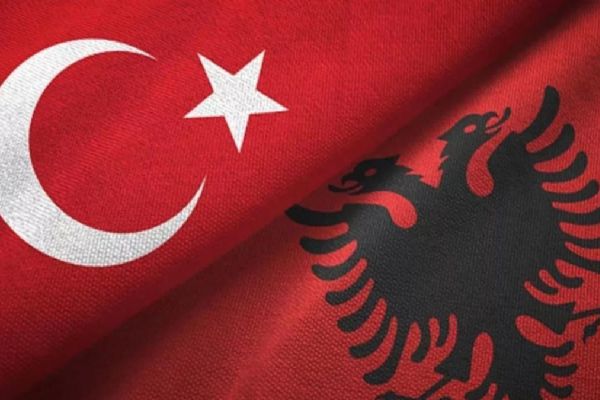 Arnavutluk'tan Türkiye'ye övgü