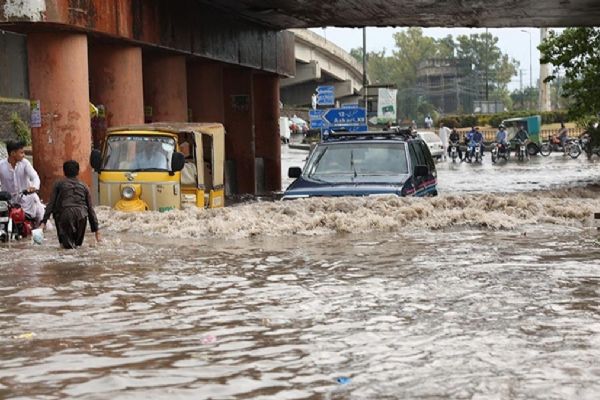 Pakistan'da yaşanan felakette can kaybı 290'a ulaştı