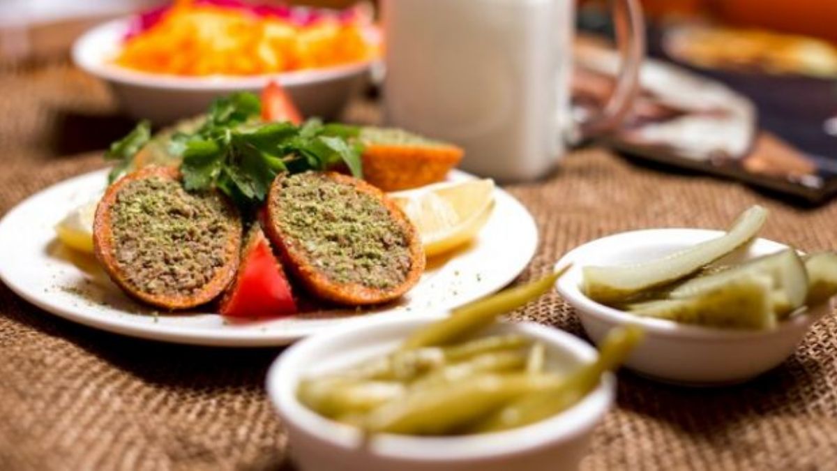 İçli köfte nasıl yapılır? İçli köfte malzemeleri ve püf noktaları | İçli köftenin içinde neler var?