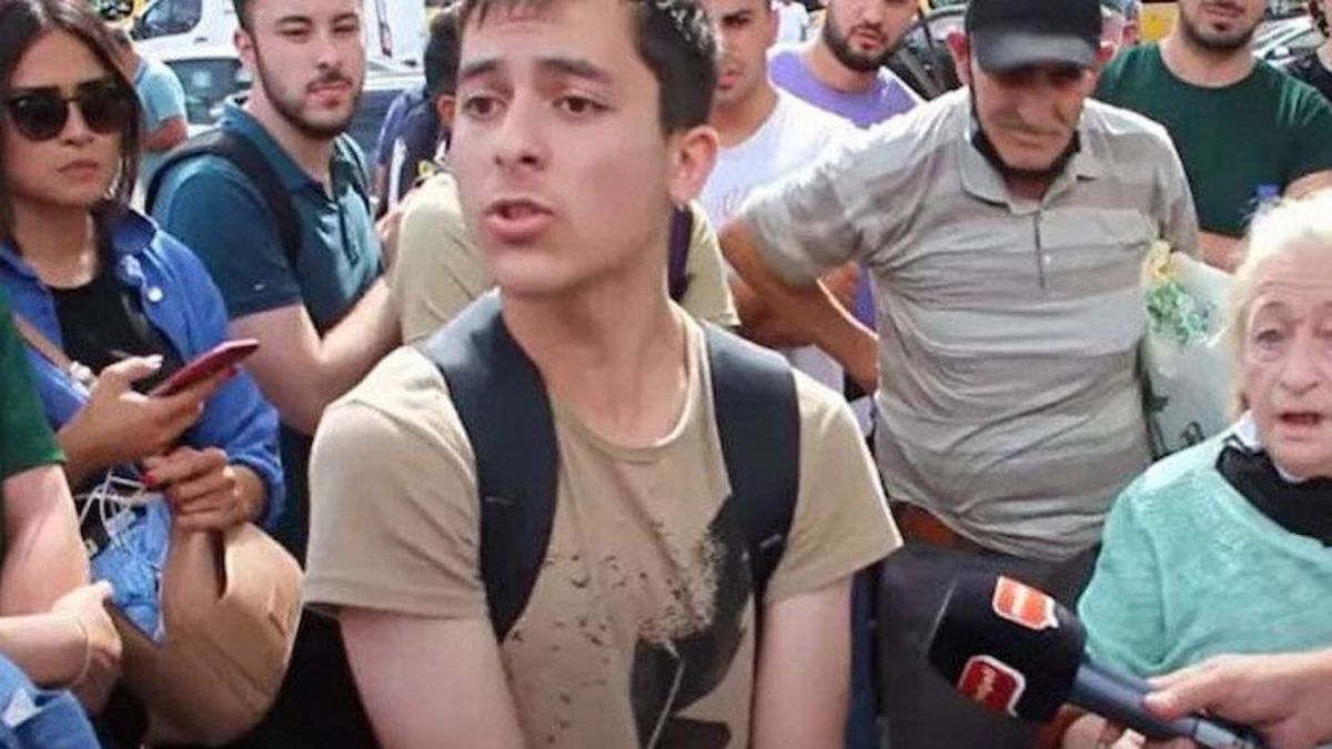 Irkçı ifadelere 'Ben bir insanım' diyerek yanıt veren Suriyeli genç, Külliye'de ağırlandı