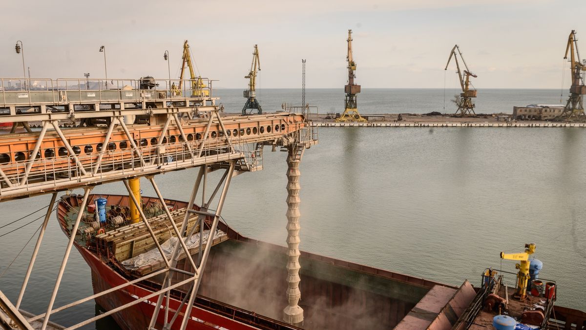 MSB'den 'ilk tahıl yüklü gemi' paylaşımı