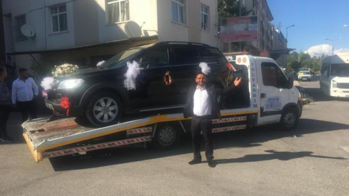 Gelin arabası arızalanınca...