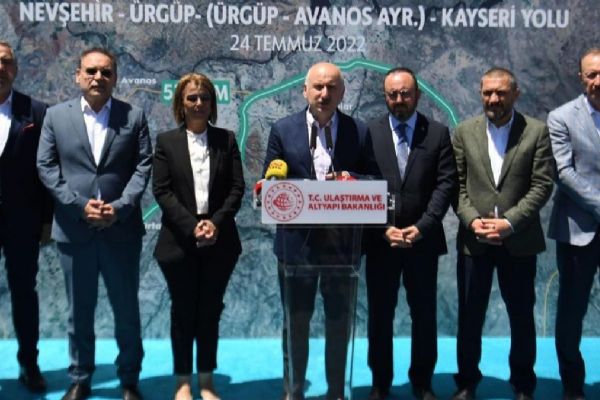 Bakan Karaismailoğlu: Yaptığımız projeler, vizyonsuzlara tokat gibi cevabımızdır