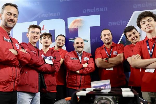 Sanayi ve Teknoloji Bakanı Varank TEKNOFEST KARADENİZ'i ziyaret etti