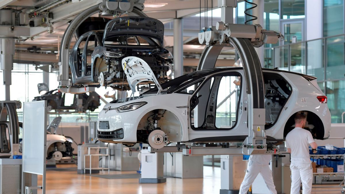 Avrupa'nın en büyük otomobil üreticisi Rusya'dan ayrılıyor