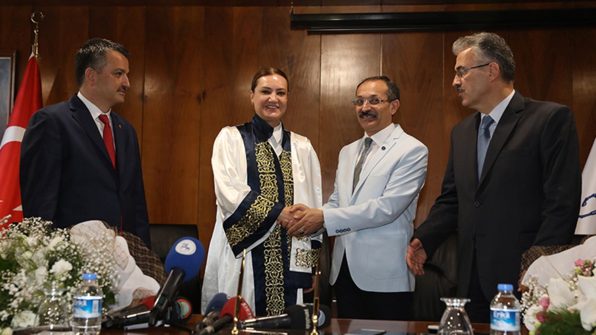 Prof. Dr. Fatma Seniha Nükhet Hotar kimdir? Fatma Seniha Nükhet Hotar hangi partili?