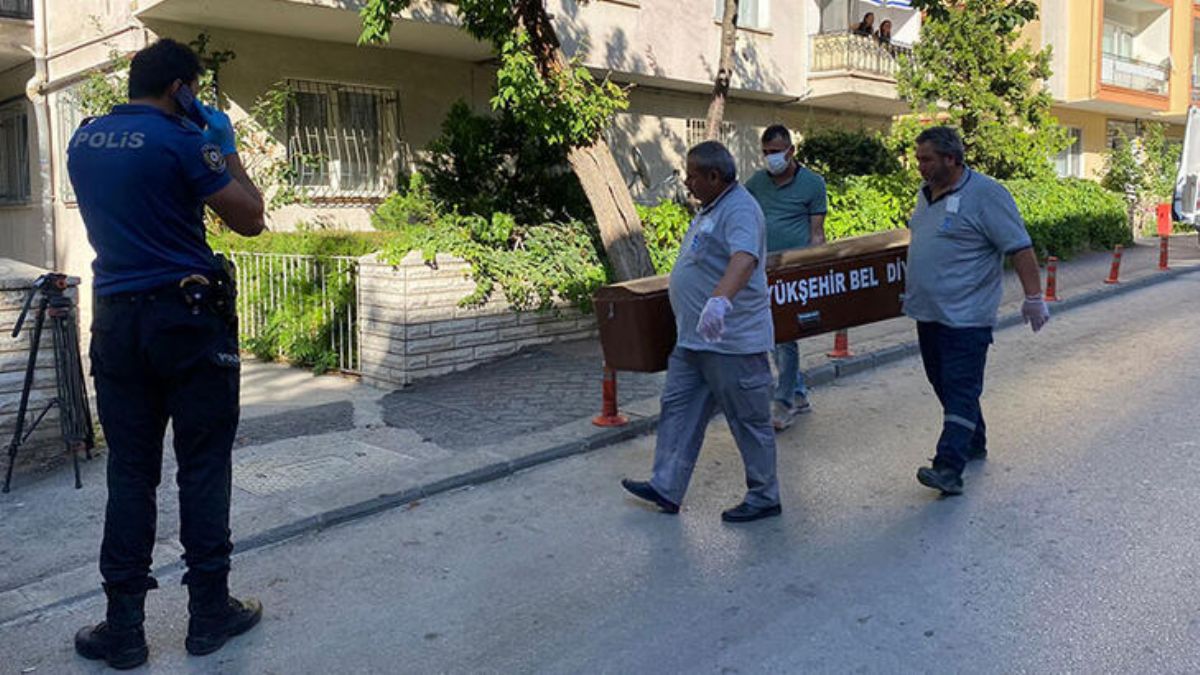 Evinde ölü bulundu